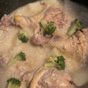マッシュルームスープ缶で鶏肉とブロッコリー煮込み